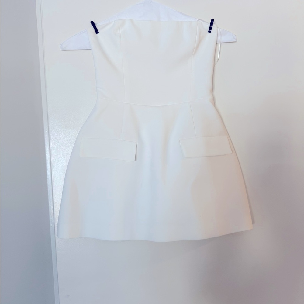 X Revolve Strapless Bethany Romper in Ivory
Amanda Uprichard size: XS